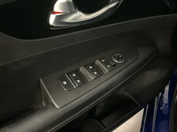 2023 Kia Forte - image 21