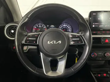 2023 Kia Forte - image 17