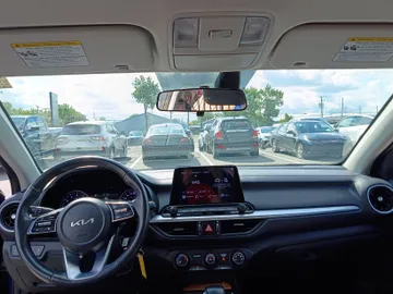 2024 Kia Forte - image 8