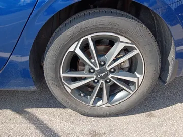 2024 Kia Forte - image 7