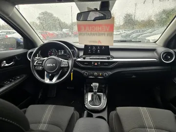 2024 Kia Forte - image 9