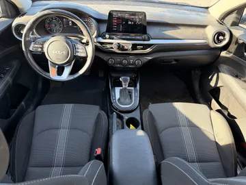 2023 Kia Forte - image 9