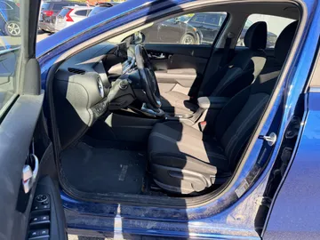 2023 Kia Forte - image 8