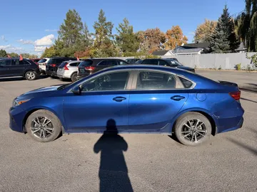 2023 Kia Forte - image 3