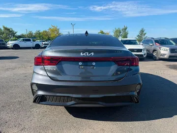 2023 Kia Forte - image 6