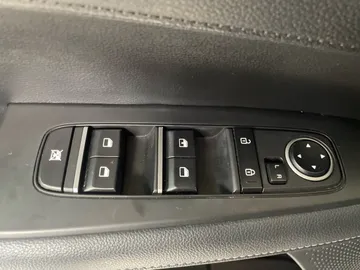 2023 Kia Forte - image 24