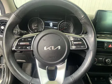 2023 Kia Forte - image 19