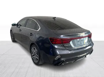 2023 Kia Forte - image 12