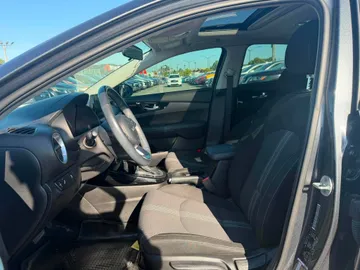 2023 Kia Forte - image 8