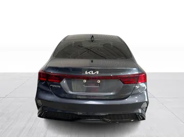 2023 Kia Forte - image 13