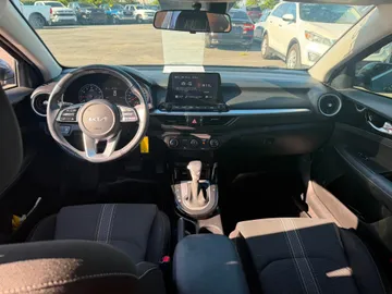 2023 Kia Forte - image 9