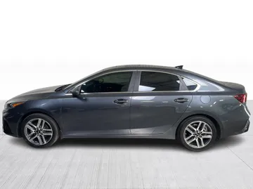2023 Kia Forte - image 11