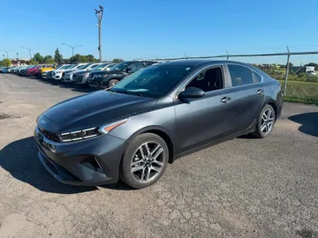 2023 Kia Forte - image 3