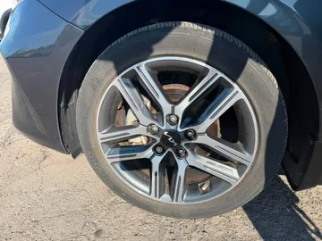 2023 Kia Forte - image 7
