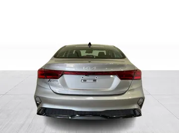 2023 Kia Forte - image 12