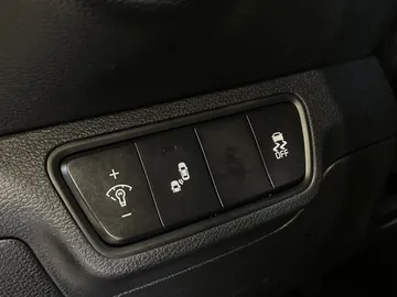 2023 Kia Forte - image 24