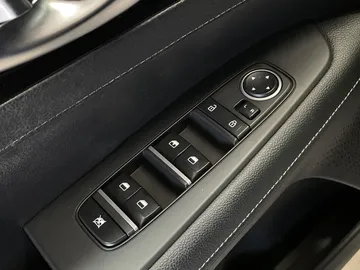 2023 Kia Forte - image 20