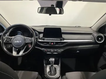 2023 Kia Forte - image 4