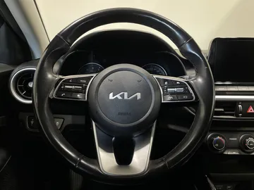 2023 Kia Forte - image 21