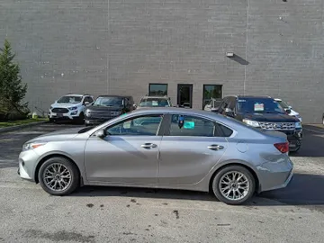 2023 Kia Forte - image 3