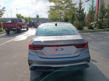 2023 Kia Forte - image 4