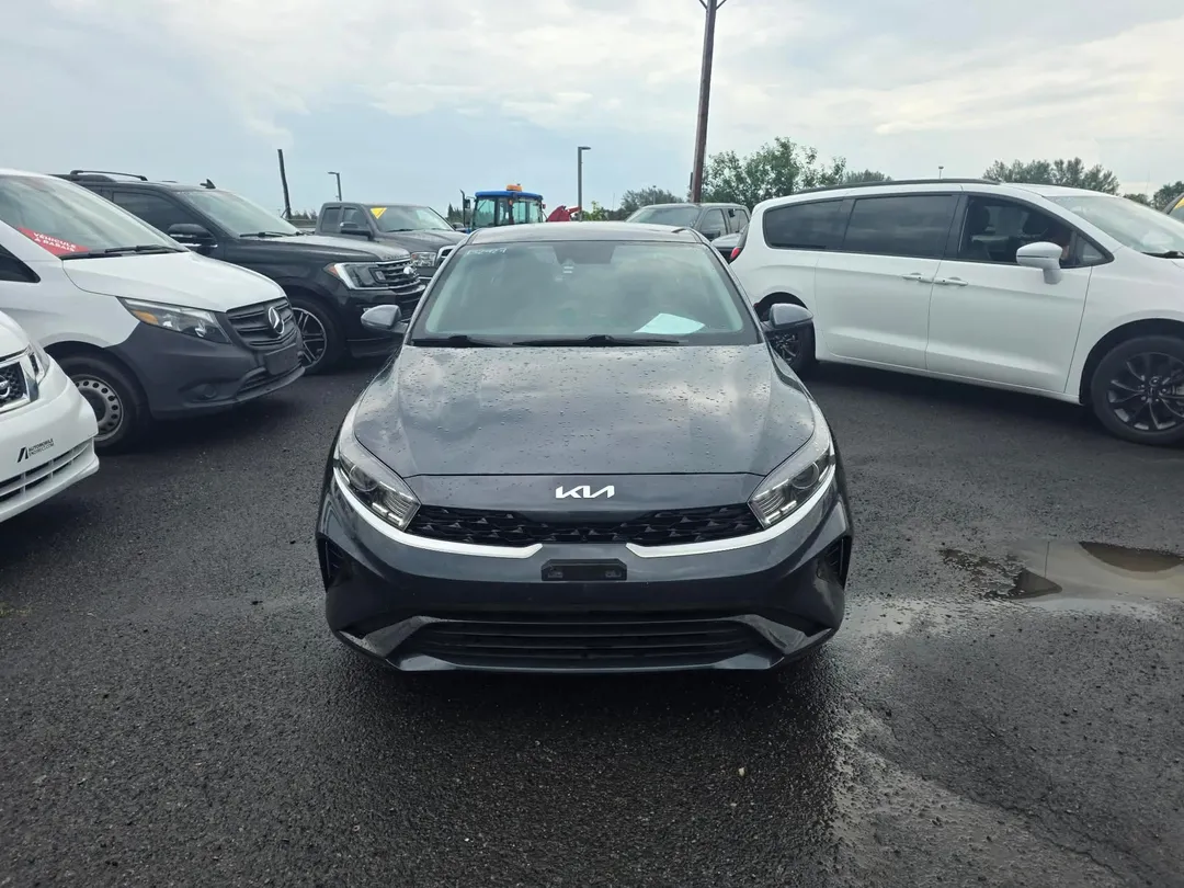 2023 Kia Forte — photo 2