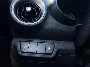 2024 Kia Forte - image 25