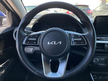 2024 Kia Forte - image 17