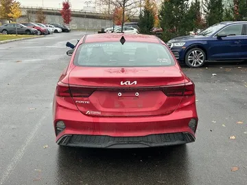 2022 Kia Forte - image 6