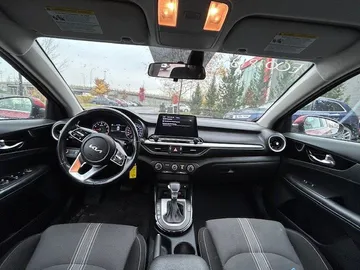 2022 Kia Forte - image 8