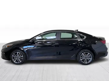 2023 Kia Forte - image 10
