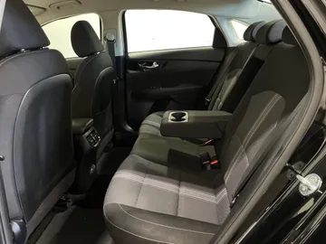 2023 Kia Forte - image 15