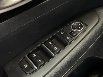 2023 Kia Forte - image 20