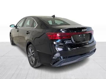 2023 Kia Forte - image 11