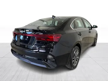 2023 Kia Forte - image 14