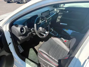 2023 Kia Forte - image 8