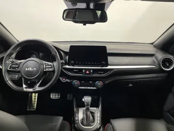 2022 Kia Forte - image 4