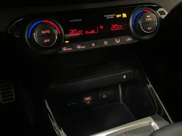 2022 Kia Forte - image 22