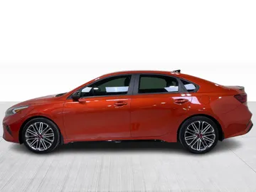 2022 Kia Forte - image 11