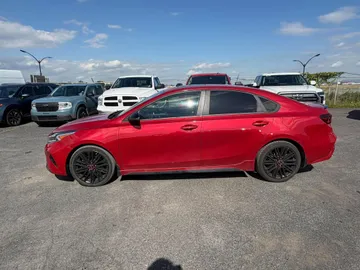 2022 Kia Forte - image 4