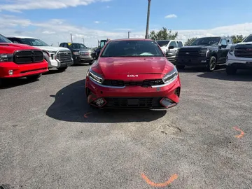 2022 Kia Forte - image 2