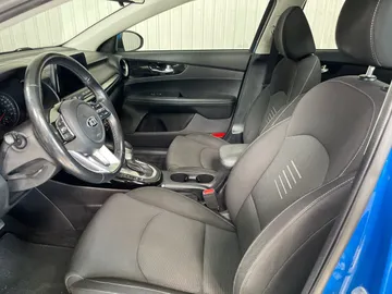 2021 Kia Forte - image 3