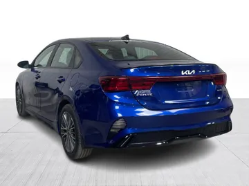 2022 Kia Forte - image 12
