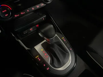 2022 Kia Forte - image 32