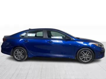 2022 Kia Forte - image 2