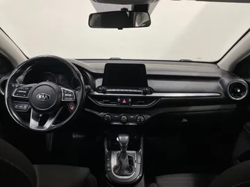 2021 Kia Forte - image 4