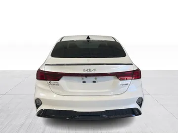 2023 Kia Forte - image 7