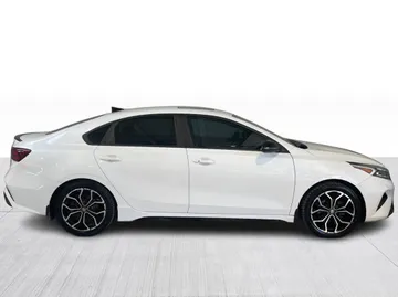 2023 Kia Forte - image 9