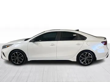2023 Kia Forte - image 4