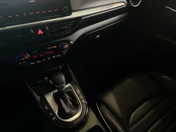 2023 Kia Forte - image 18